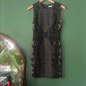 Diane Von Furstenberg Women 2 Black & Grey Sleeveless Intricate Lace Print Dress